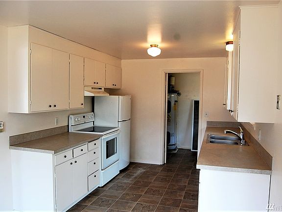 5th image of 9713 Lawndale Ave SW