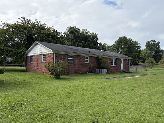 2nd image of 207 Melody Ln