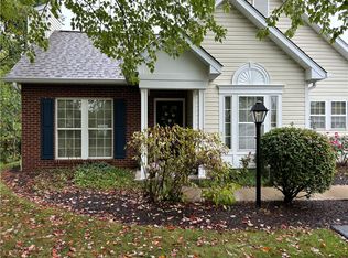2107 Greystone Dr, Coraopolis, PA