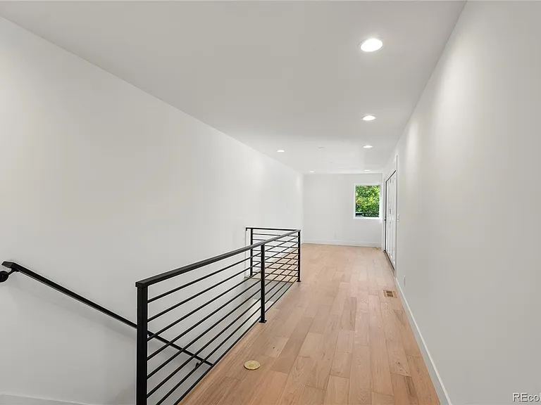 588 Adams St — Photo 28
