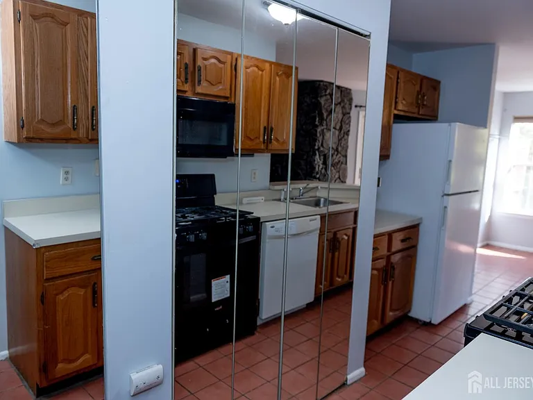 2162 Ash Ct — Photo 8