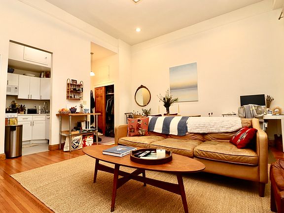 5th image of 37 W 76th St APT 1R