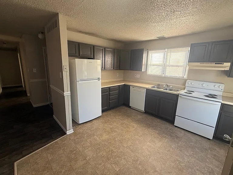 6627 SW Fairdale Dr #6627 — Photo 1