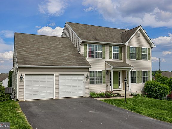 3rd image of 5 Tait Dr