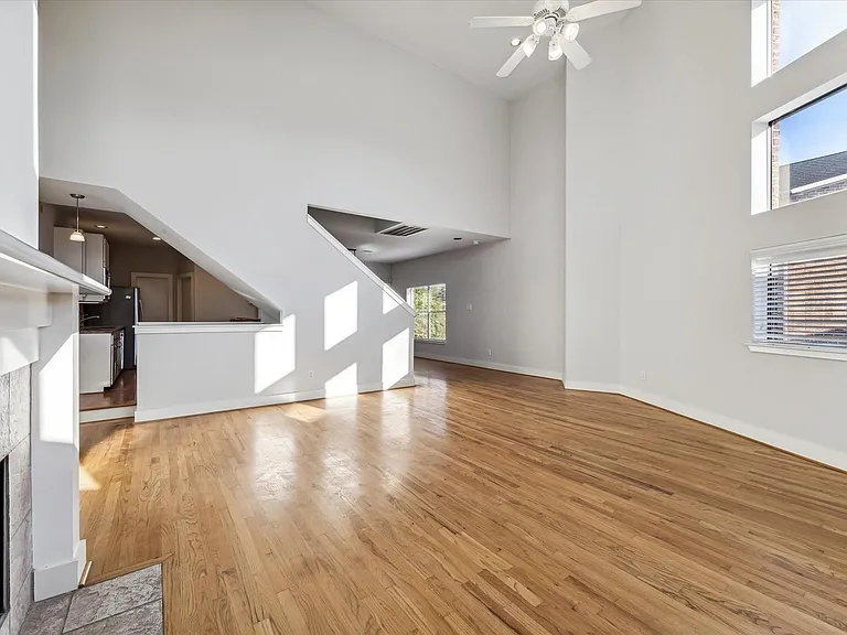 9710 Riddlewood Ln — Photo 10