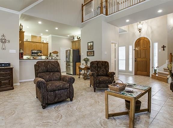 2nd image of 523 Rebecca Dr