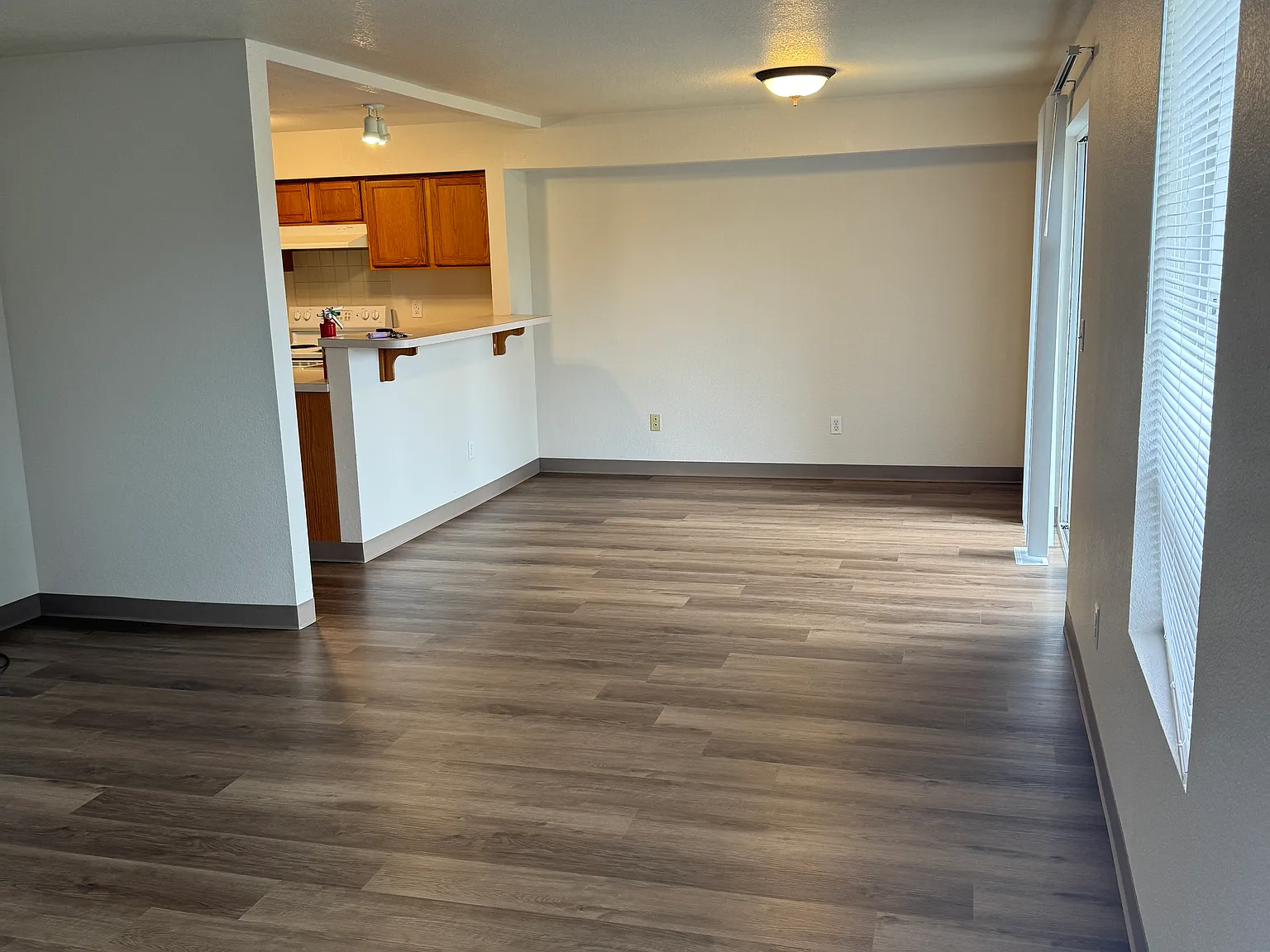 4 bed, 2.5 bath, 1600 sqft, $2,550 — Photo 3
