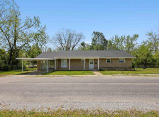 1813 Smith St, Eldorado, IL 62930