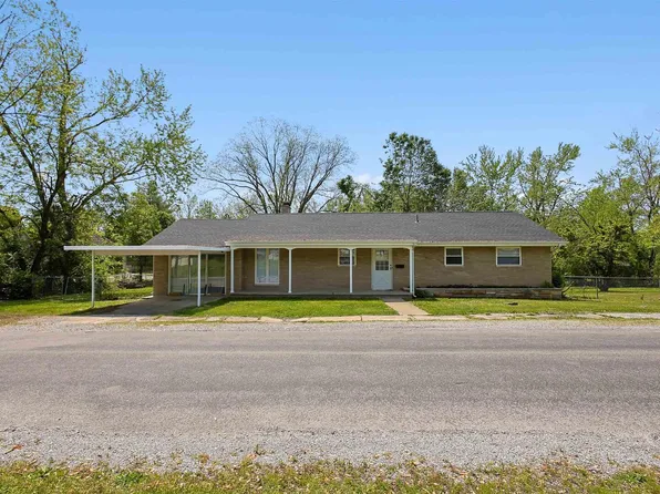 1813 Smith St, Eldorado, IL 62930