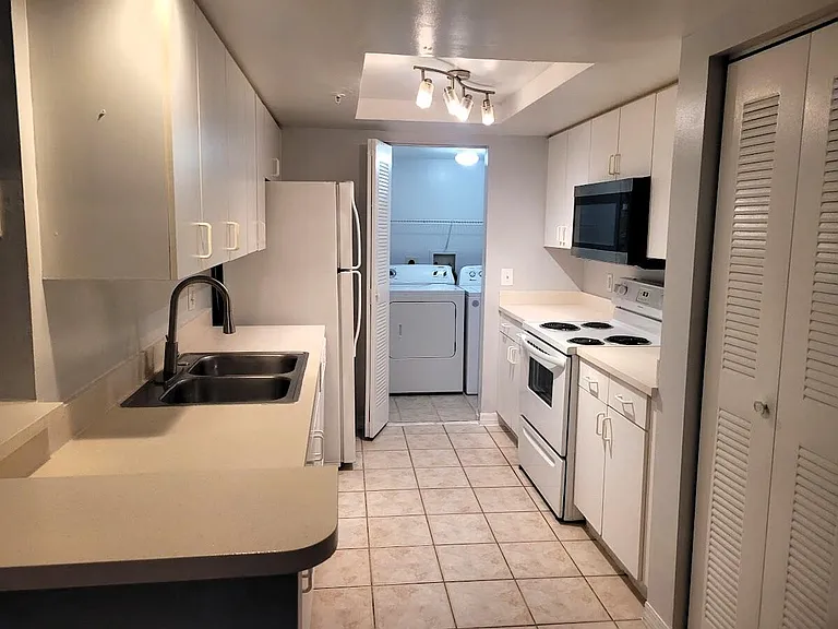 4197 N Haverhill Rd #212 — Photo 7
