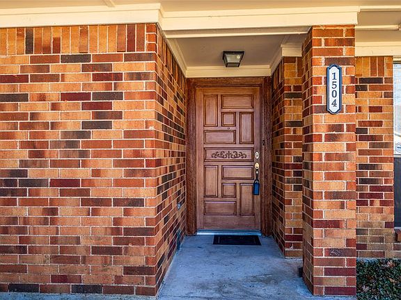 2nd image of 1504 Meadowgate Dr