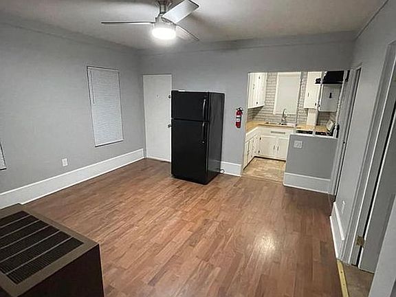 4th image of 15 Borden St