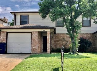 836 NW Summercrest Blvd, Burleson, TX 76028
