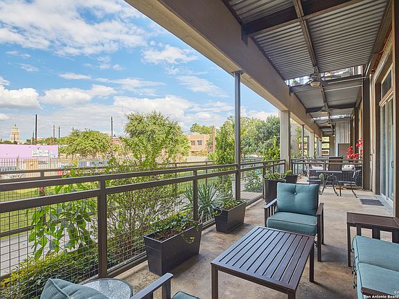 4th image of 831 S FLORES ST #2105