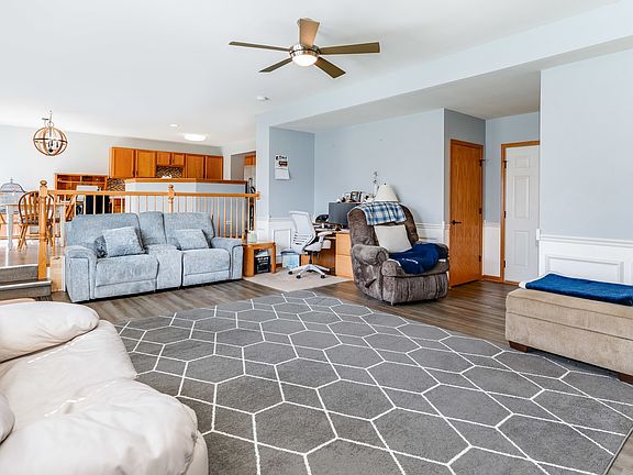 5th image of 604 Silver Creek Dr