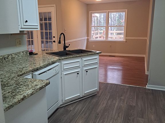 kitchen/ dining area