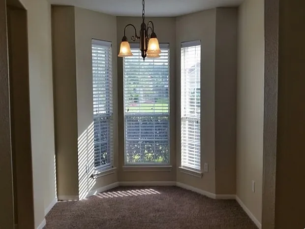 4 bed, 2.5 bath, 2426 sqft, $2,415 — Photo 3