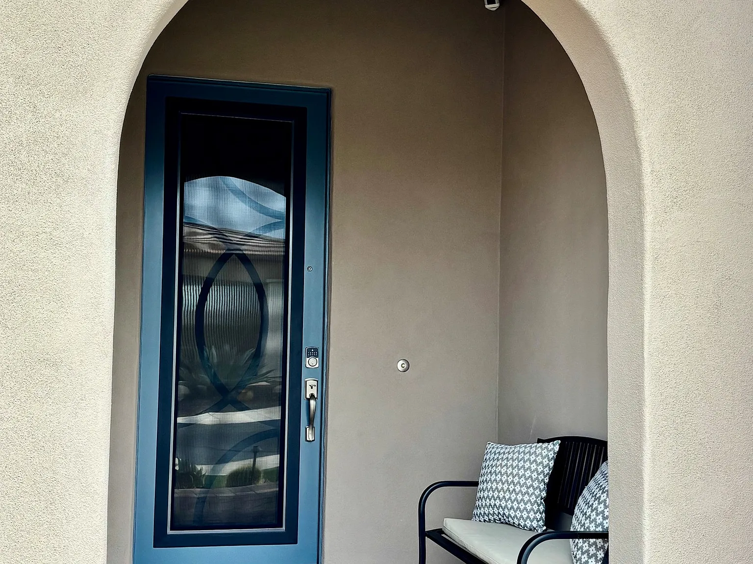 4 bed, 2384 sqft, $4,500 — Photo 2