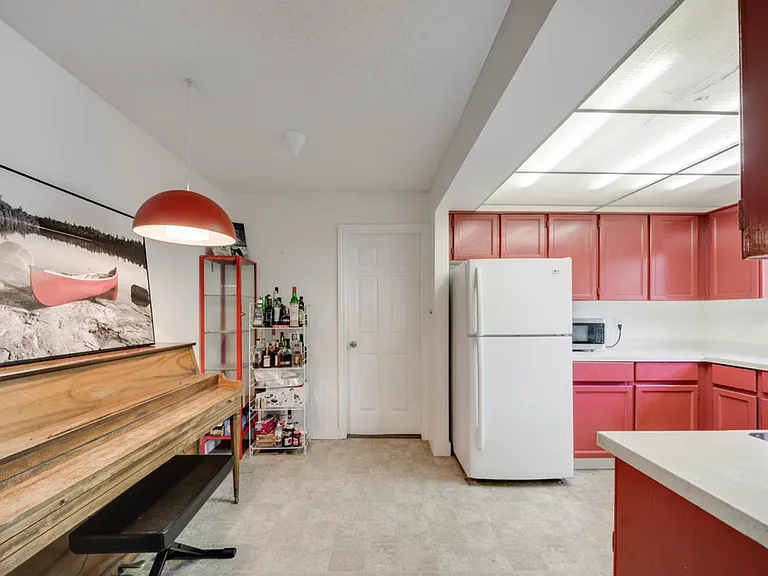 6220 Lynas Ln — Photo 6