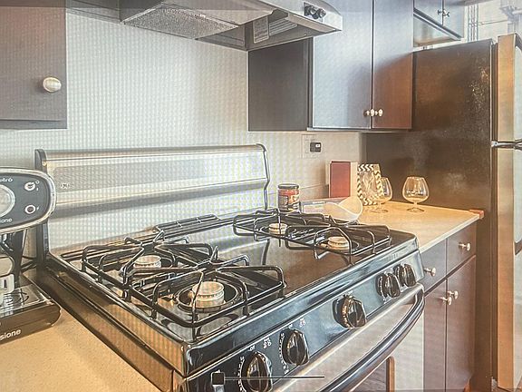 4th image of 349 E Wacker Dr #2208