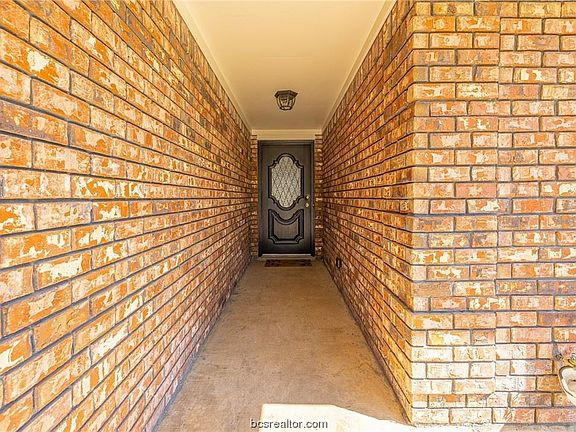 3rd image of 2815 Arroyo Ct N