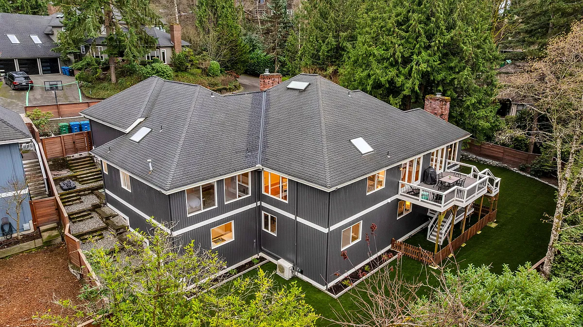 Building Photo - 8402 SE 53rd Pl