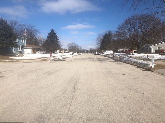 5th image of 711 Memorial Dr