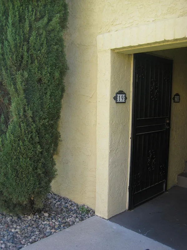PM16-007 / 810 S. Kolb Rd. #19 - 1 — Photo 2