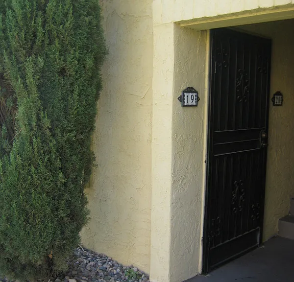 810 S Kolb Rd #19 — Photo 2
