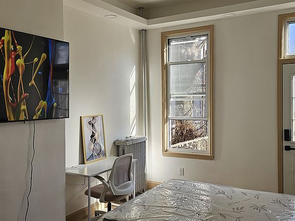 2nd image of 70 Weirfield St Floor 2-4