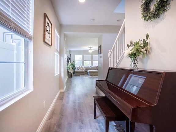 4th image of 40525 Calla Lilly St