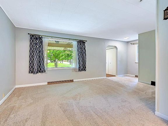 3rd image of 902 8th Ave S