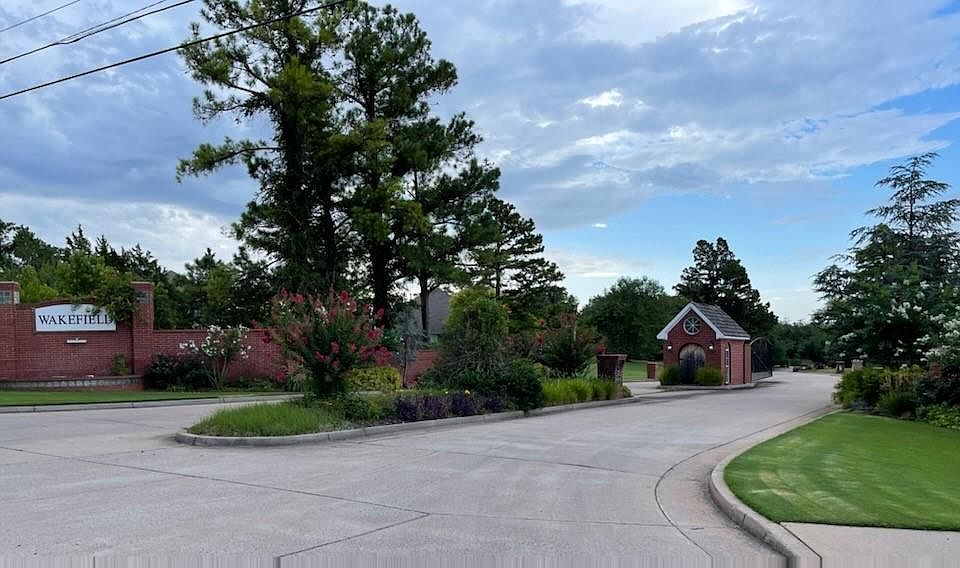 2nd image of 3301 Wakefield Ln