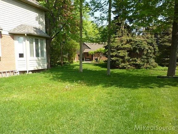4th image of 28057 Ashland Ave