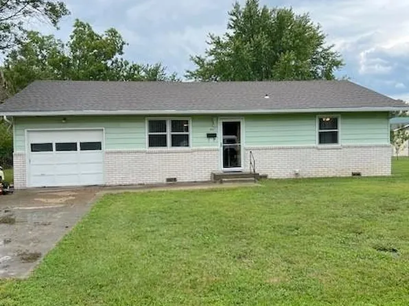 407 W Magnolia St, Girard, KS 66743