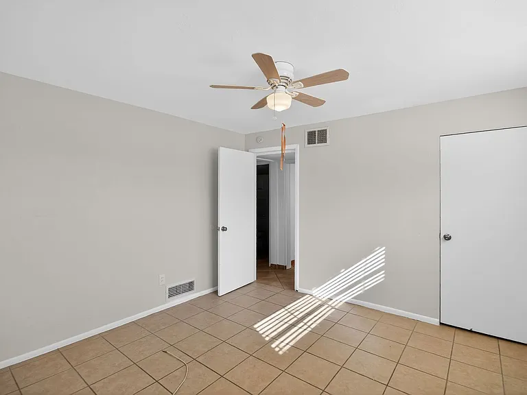 2272 E. Blacklidge Dr. — Photo 15