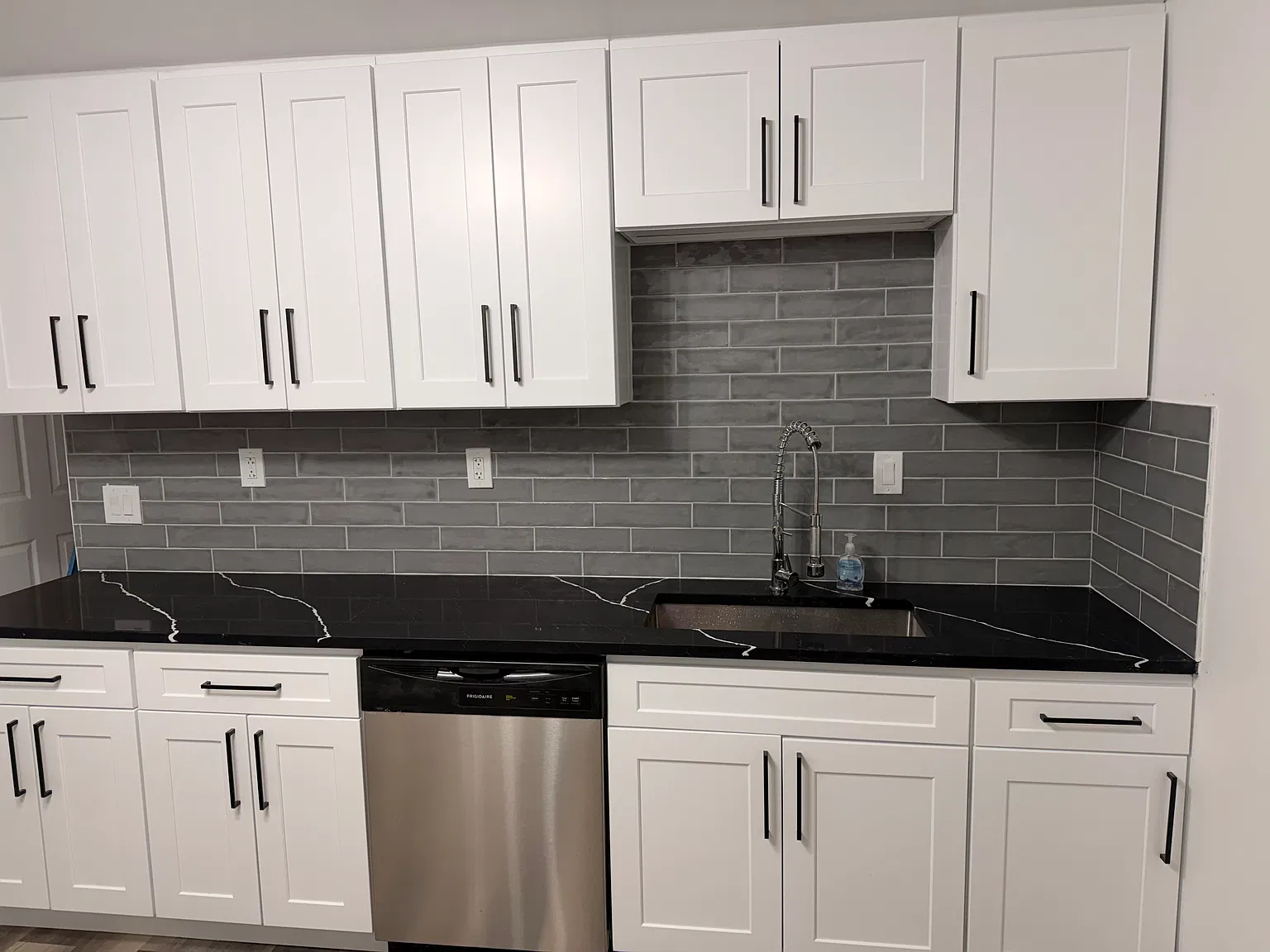 3 bed, 1.5 bath, 984 sqft, $1,900 — Photo 2