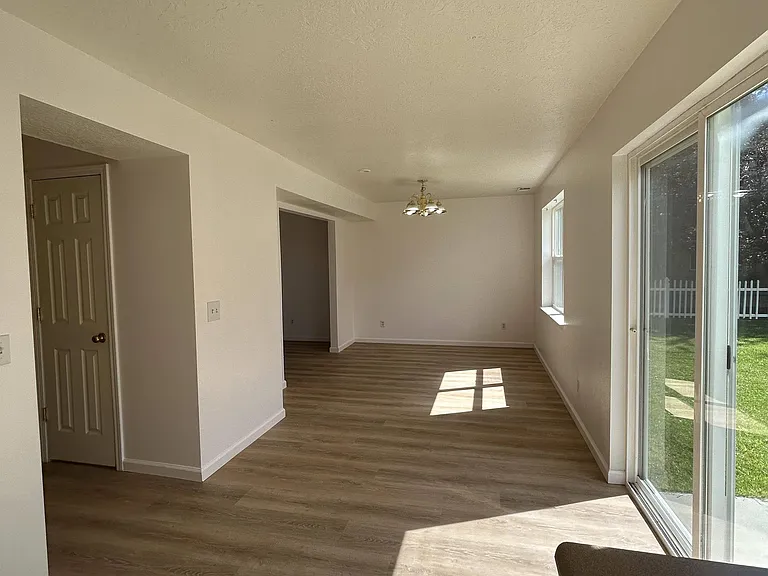320 S Ashley Ave — Photo 8