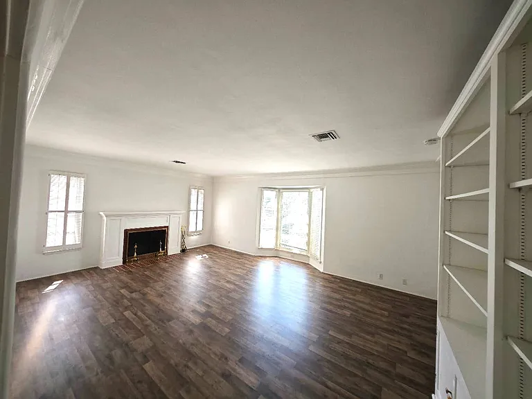 8547 Lorain Rd — Photo 13