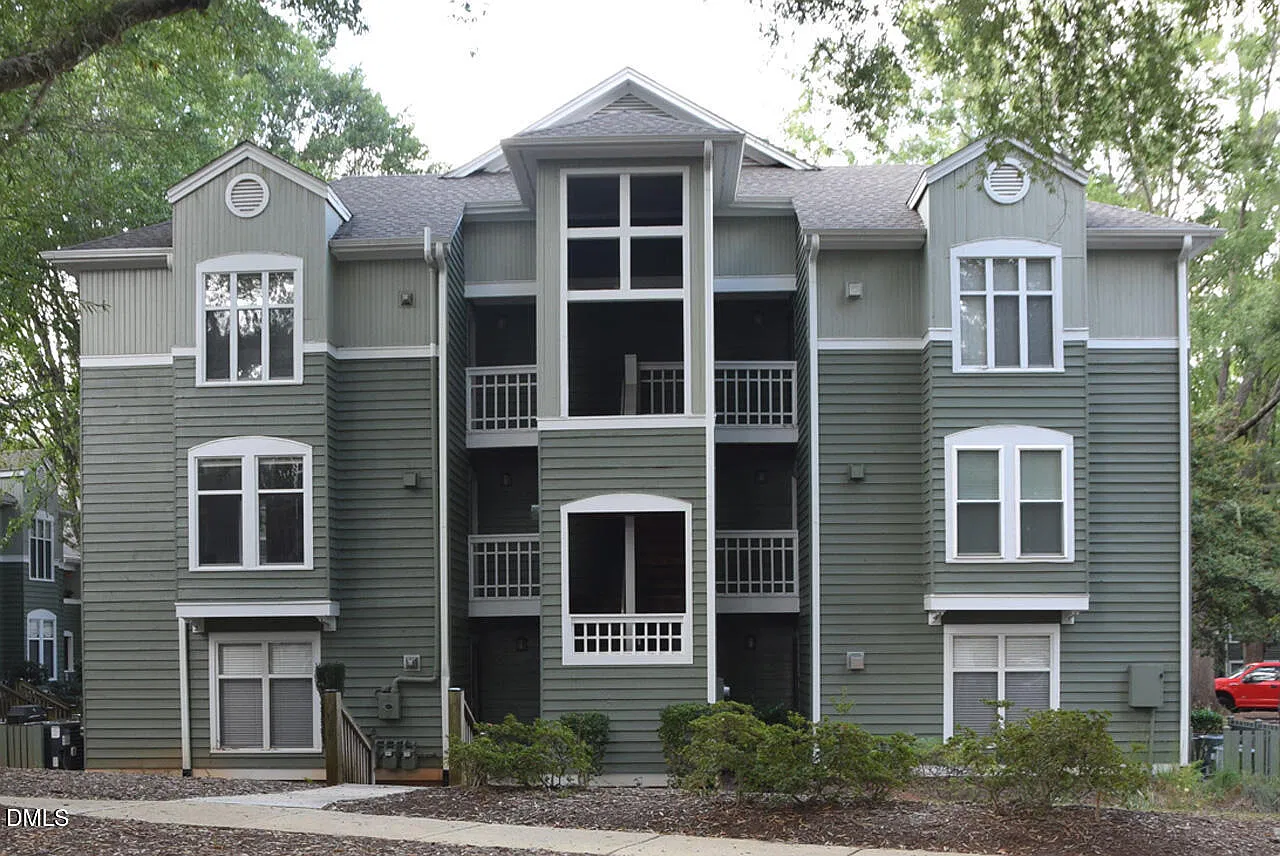1 bed, 1.0 bath, 732 sqft, $1,650 — Photo 1