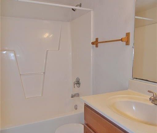 5th image of 1028 W 35th St APT 2