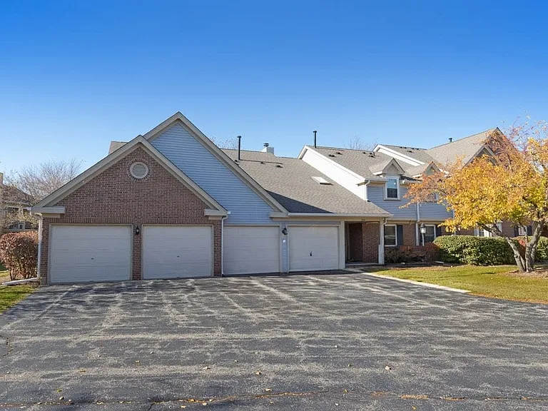 204 Dublin Ln — Photo 2