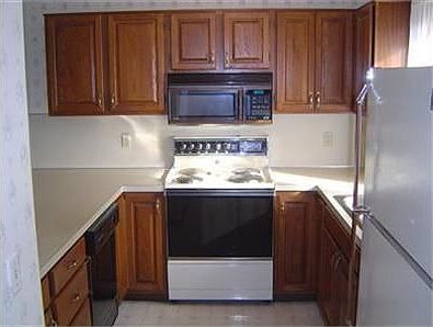 4th image of 943 Laketown Dr