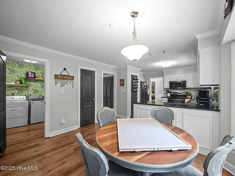 939 Eton Dr — Photo 31