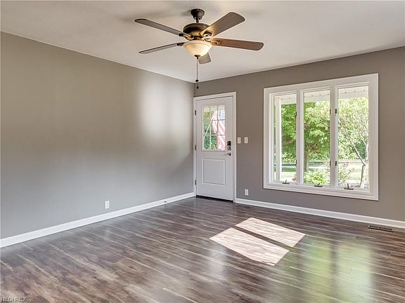 3rd image of 649 Sherwood Dr