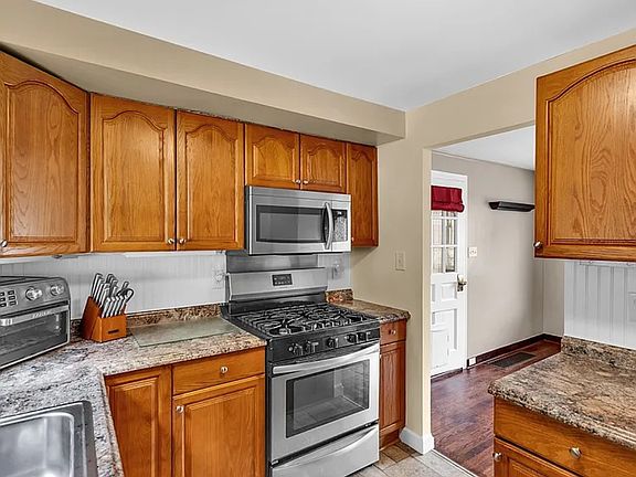 3rd image of 331 Macfarlane Dr