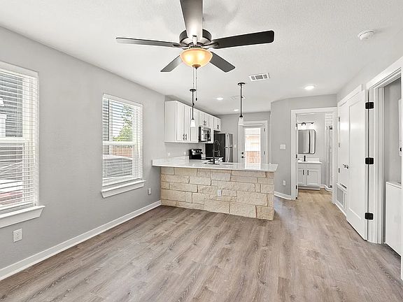4th image of 20 Tate Ln #113