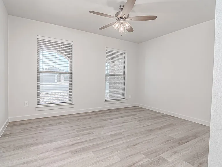 2060 Acacia Ln — Photo 19