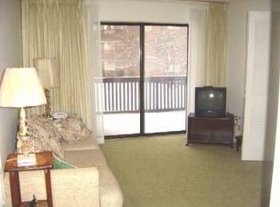 690 Chandler Rd APT 110, Gurnee, IL 60031