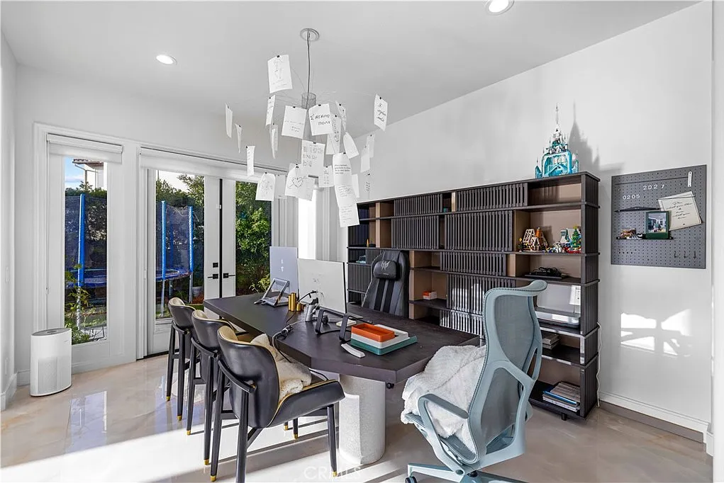 5 bed, 5.5 bath, 5048 sqft, $29,999 — Photo 3